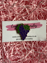 Load image into Gallery viewer, Purple Grapes Pin Badge
