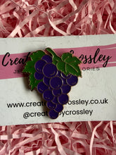 Load image into Gallery viewer, Purple Grapes Pin Badge
