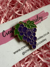 Load image into Gallery viewer, Purple Grapes Pin Badge
