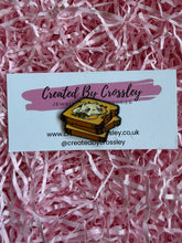 Load image into Gallery viewer, Cat Toast Pin Badge
