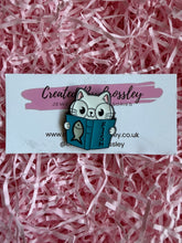 Load image into Gallery viewer, Fish Book Reading Cat Pin Badge
