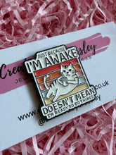 Load image into Gallery viewer, Funny Cat Pin Badge
