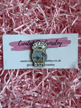 Load image into Gallery viewer, Fishbowl Cat Pin Badge

