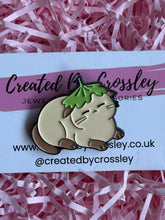 Load image into Gallery viewer, Leaf Cat Pin Badge
