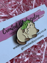 Load image into Gallery viewer, Leaf Cat Pin Badge
