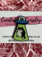 Load image into Gallery viewer, Alien Spaceship Cat Pin Badge
