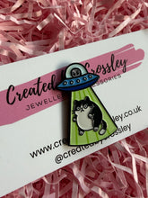 Load image into Gallery viewer, Alien Spaceship Cat Pin Badge

