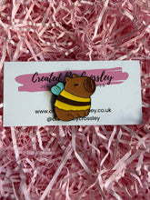 Load image into Gallery viewer, Bee Capybara Pin Badge
