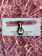 Load image into Gallery viewer, Sombrero Goose Pin Badge
