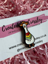 Load image into Gallery viewer, Sombrero Goose Pin Badge
