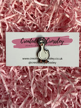 Load image into Gallery viewer, Goose/Duck Pin Badge
