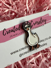 Load image into Gallery viewer, Goose/Duck Pin Badge

