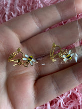 Load image into Gallery viewer, Mini Bee Clip On Earrings
