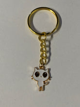 Load image into Gallery viewer, White Cat Charm Keyring
