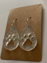 Load image into Gallery viewer, Paw Print Resin Earrings
